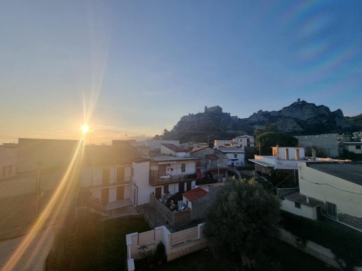 רוצ'לה איוניקה B&B E Casa Vacanza Al Castello מראה חיצוני תמונה