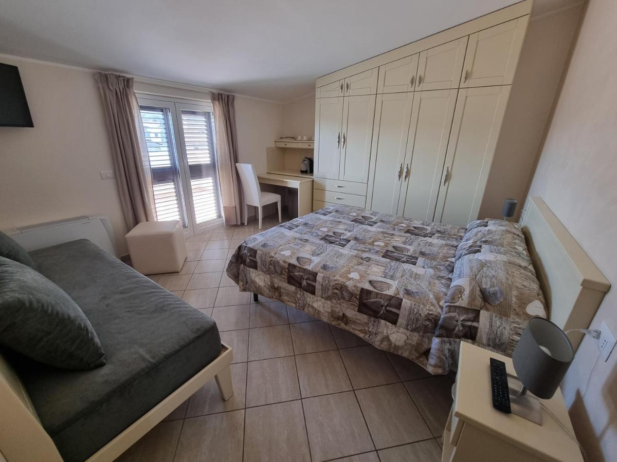 רוצ'לה איוניקה B&B E Casa Vacanza Al Castello מראה חיצוני תמונה