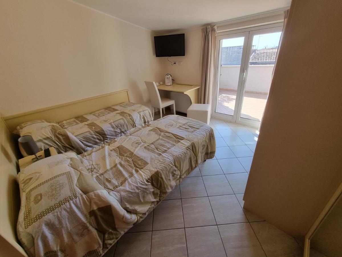 רוצ'לה איוניקה B&B E Casa Vacanza Al Castello מראה חיצוני תמונה