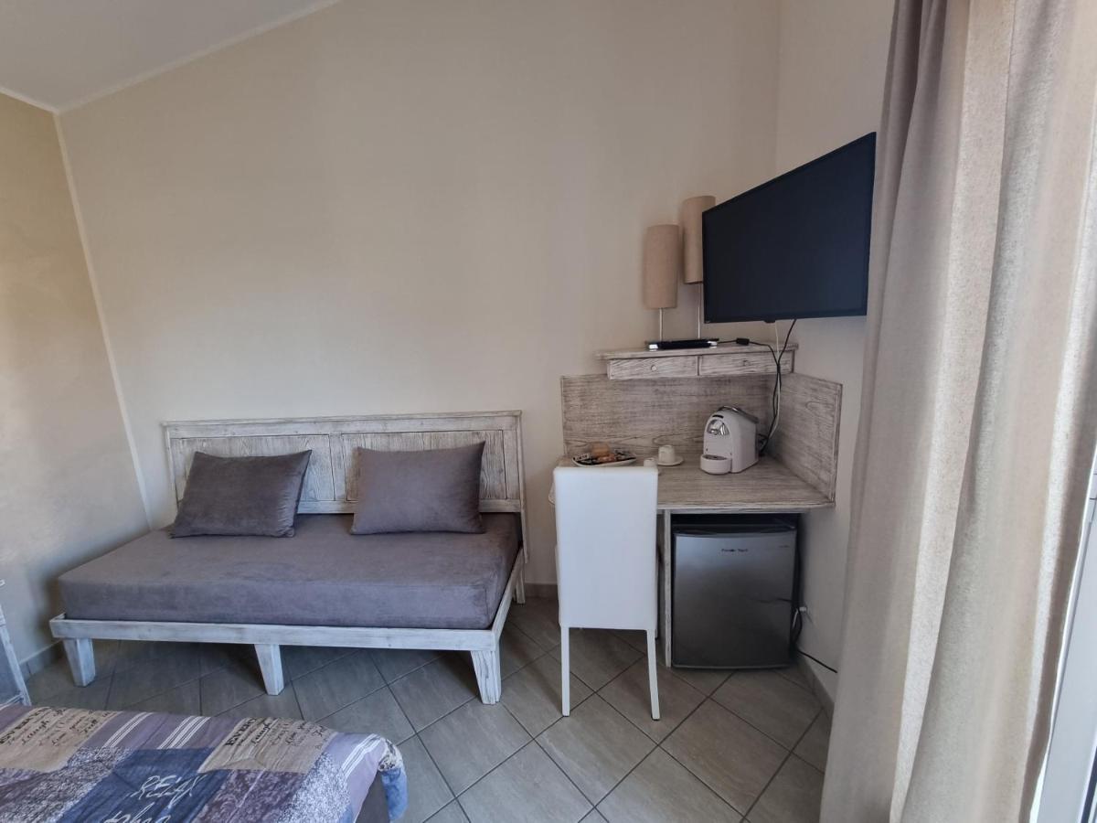 רוצ'לה איוניקה B&B E Casa Vacanza Al Castello מראה חיצוני תמונה