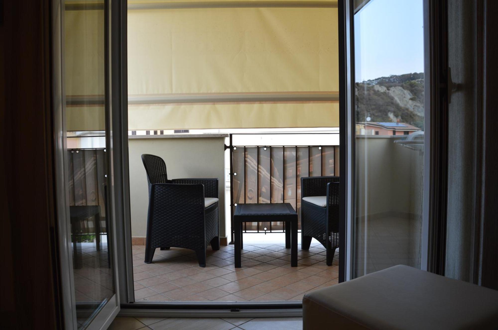 רוצ'לה איוניקה B&B E Casa Vacanza Al Castello מראה חיצוני תמונה