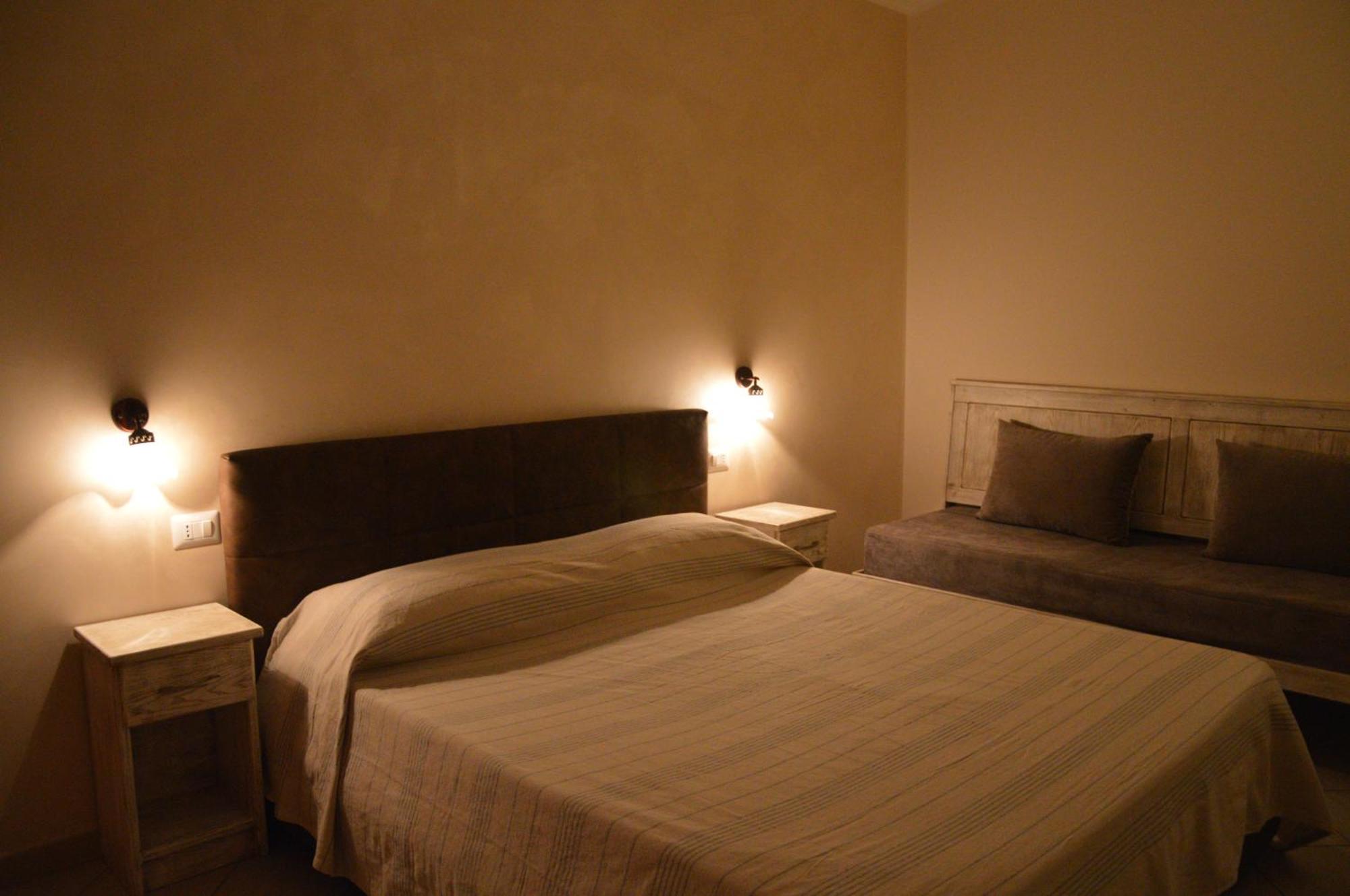 רוצ'לה איוניקה B&B E Casa Vacanza Al Castello מראה חיצוני תמונה