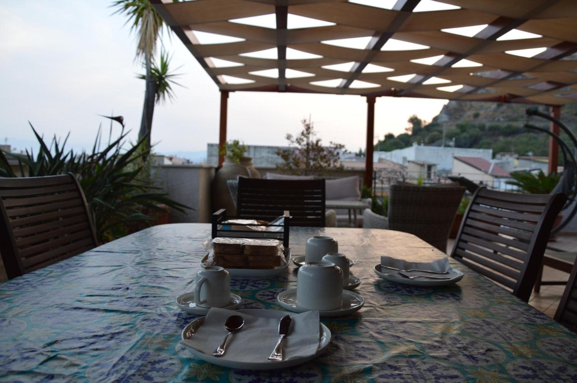רוצ'לה איוניקה B&B E Casa Vacanza Al Castello מראה חיצוני תמונה