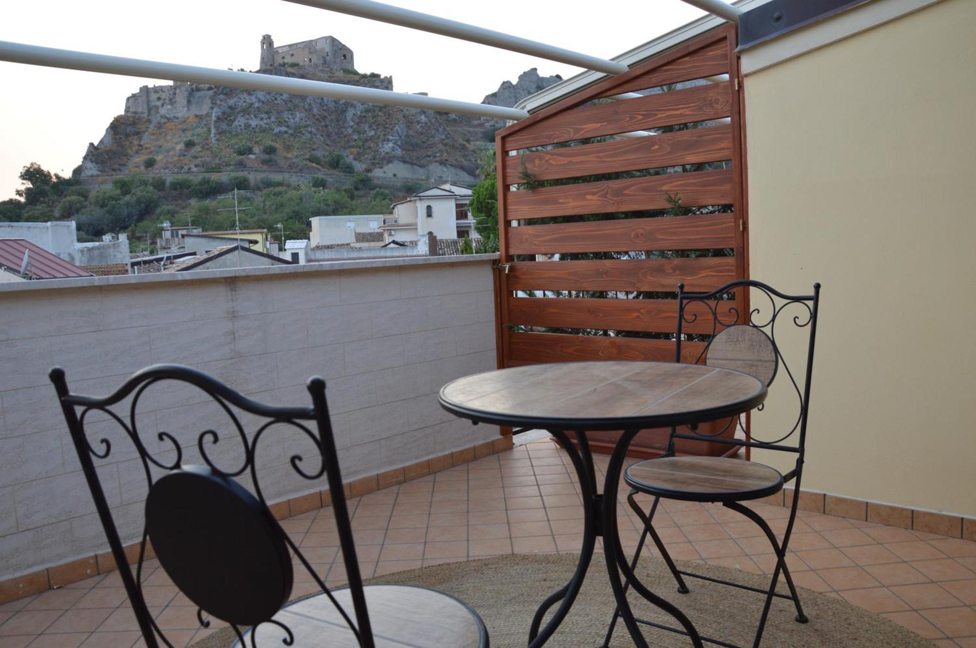 רוצ'לה איוניקה B&B E Casa Vacanza Al Castello מראה חיצוני תמונה