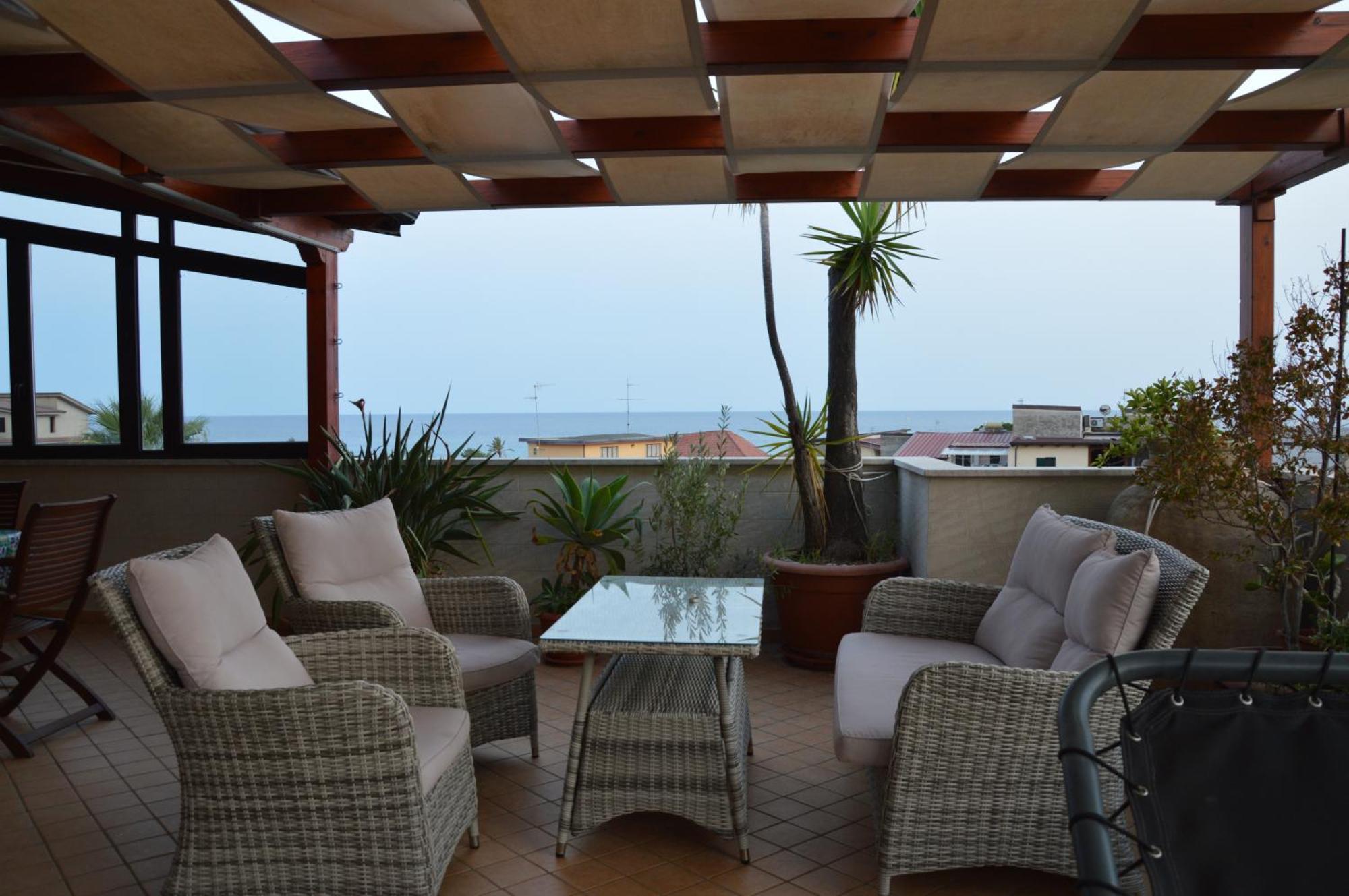 רוצ'לה איוניקה B&B E Casa Vacanza Al Castello מראה חיצוני תמונה
