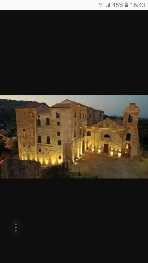 רוצ'לה איוניקה B&B E Casa Vacanza Al Castello מראה חיצוני תמונה