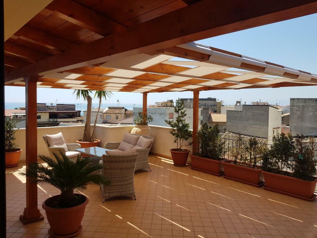 רוצ'לה איוניקה B&B E Casa Vacanza Al Castello מראה חיצוני תמונה