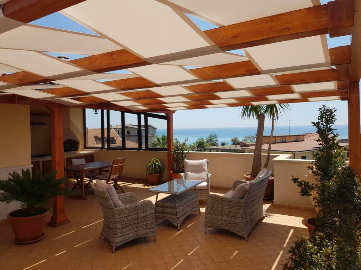 רוצ'לה איוניקה B&B E Casa Vacanza Al Castello מראה חיצוני תמונה